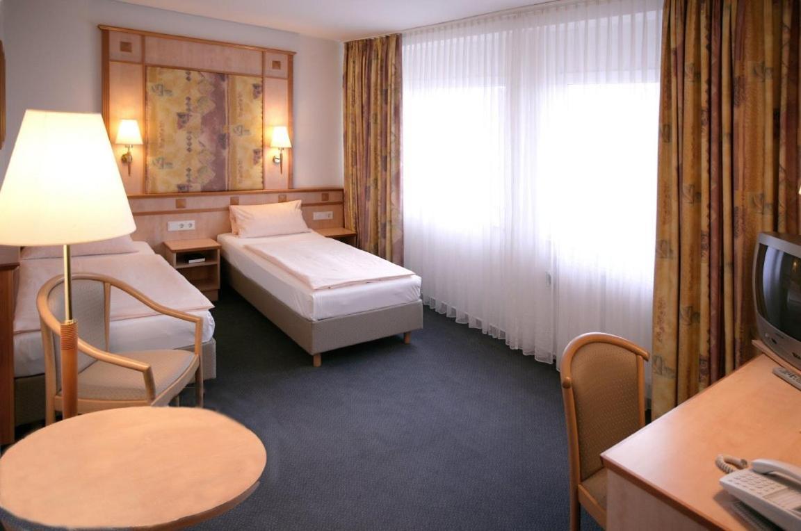 Hotel Wetterau - Self-Check-In Wolfersheim ภายนอก รูปภาพ