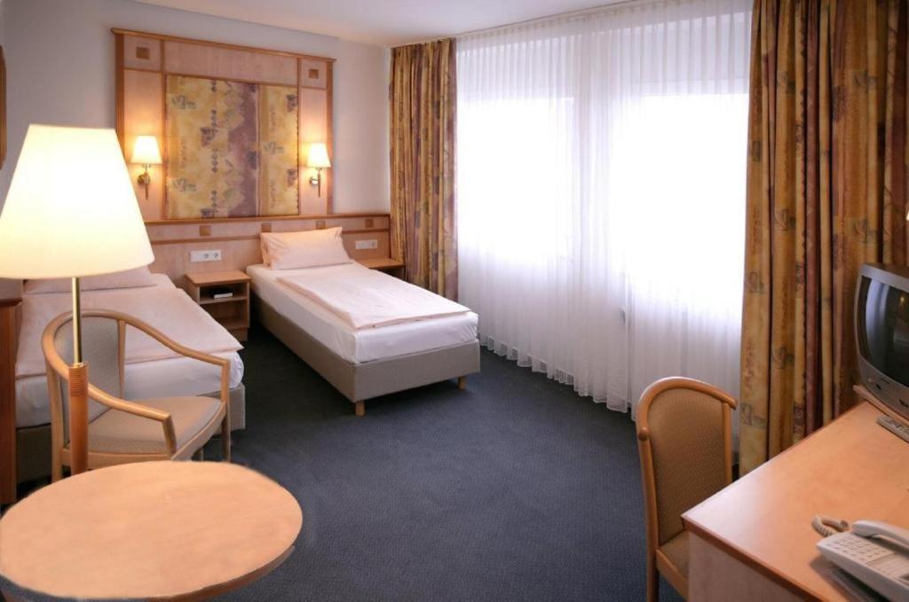 Hotel Wetterau - Self-Check-In Wolfersheim ภายนอก รูปภาพ